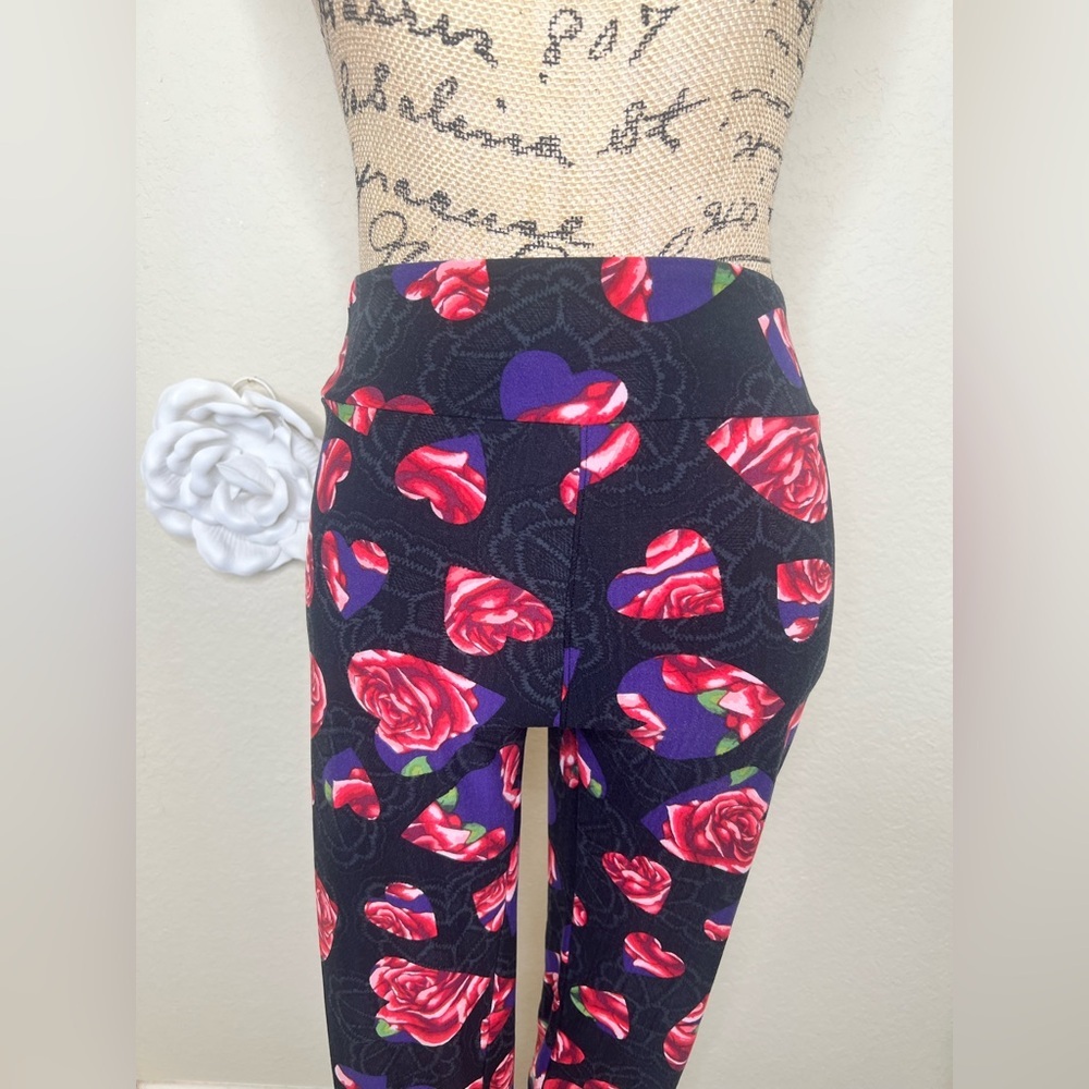 NTM: LuLaRoe Valentines Unicorn Black Lace with Hearts & Roses Print Sz OS - Picture 3 of 14